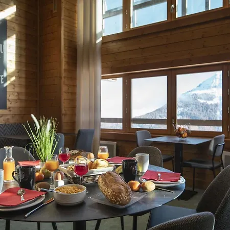 Club Mmv Plagne 2000 Hotel 4*